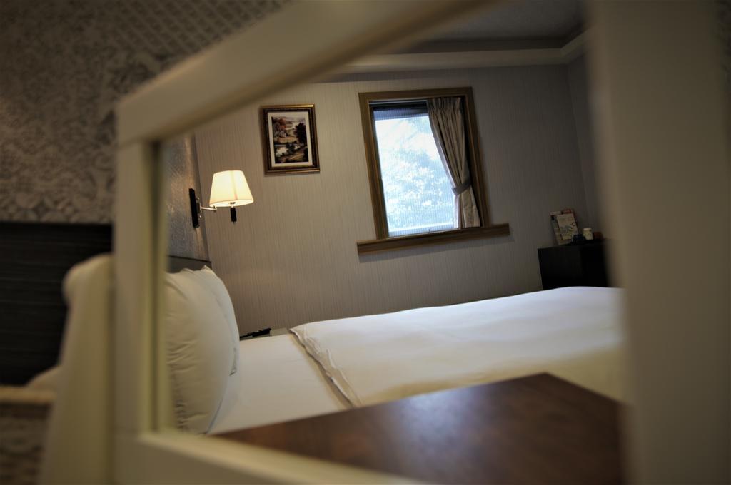 泊居旅店 Oursinn Hotel تايبيه المظهر الخارجي الصورة