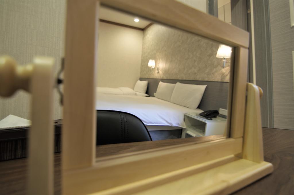 泊居旅店 Oursinn Hotel تايبيه المظهر الخارجي الصورة