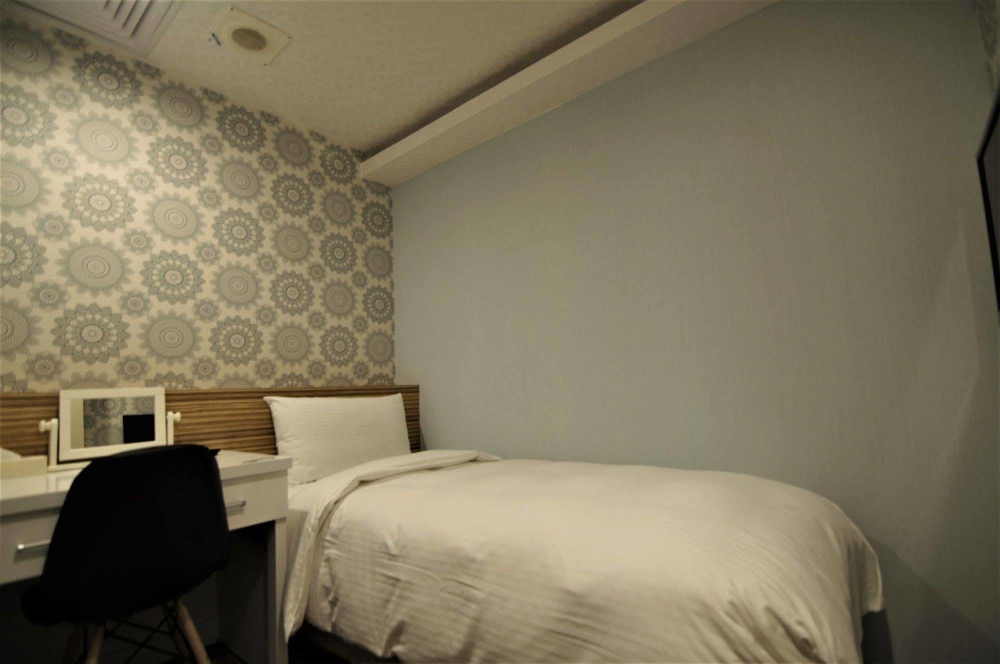 泊居旅店 Oursinn Hotel تايبيه المظهر الخارجي الصورة